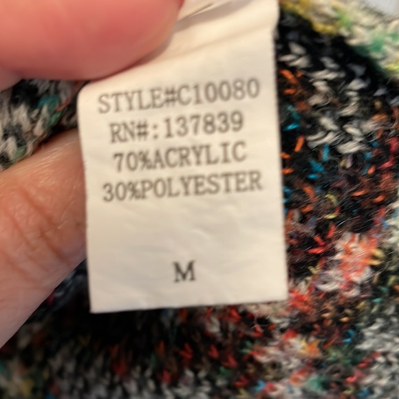 Sweater Medium GUC - Picture 5 of 10